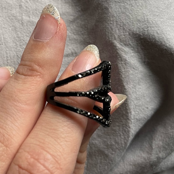 Black Sparkly Womens Ring - Picture 3 of 4